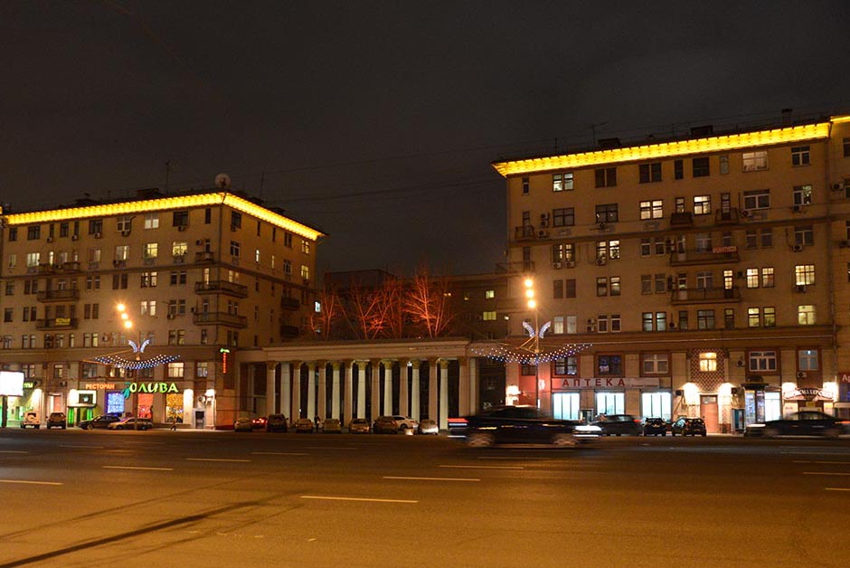 Освещение фасадов на Смоленском бульваре