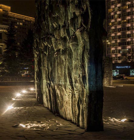 Архитектурное освещение "Стены скорби" на Садовой-Спасской