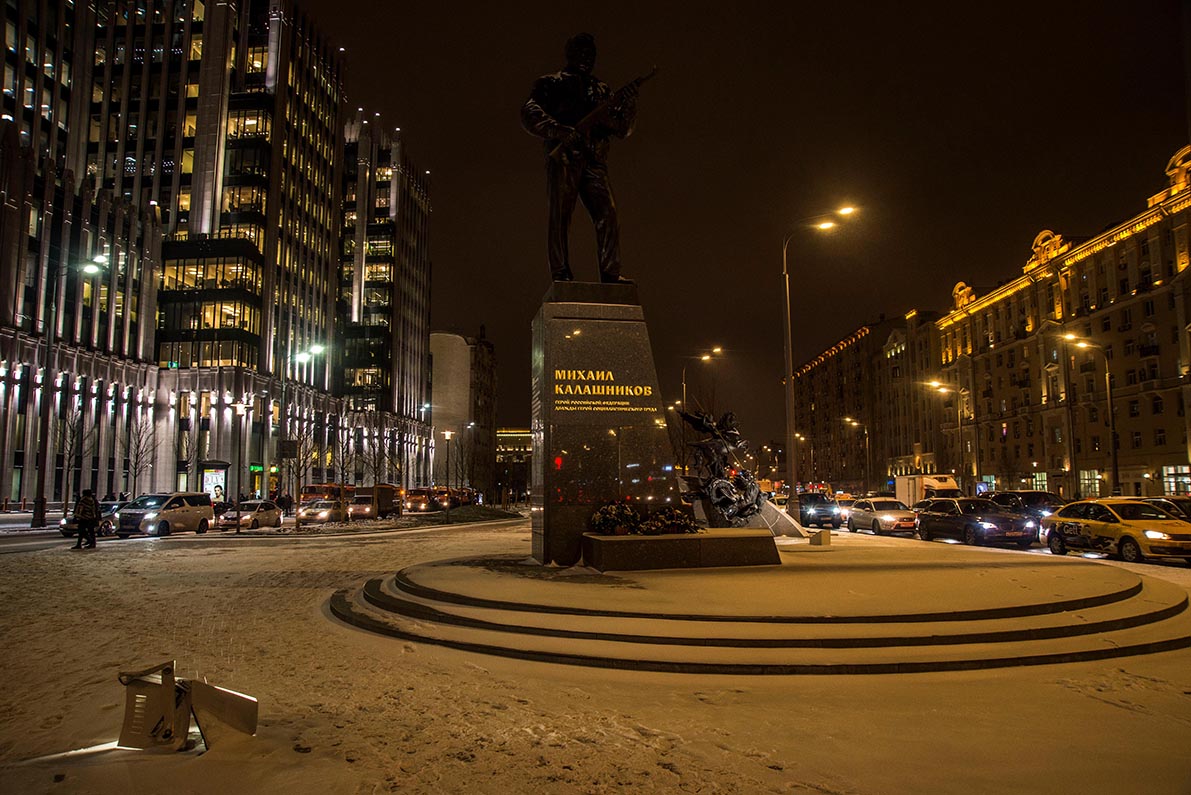 Архитектурное освещение памятника Михаилу Калашникову в Оружейном переулке